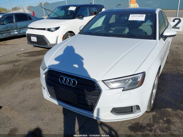 2018 AUDI A3 WAUAUHFF7J1055931 Photo 5