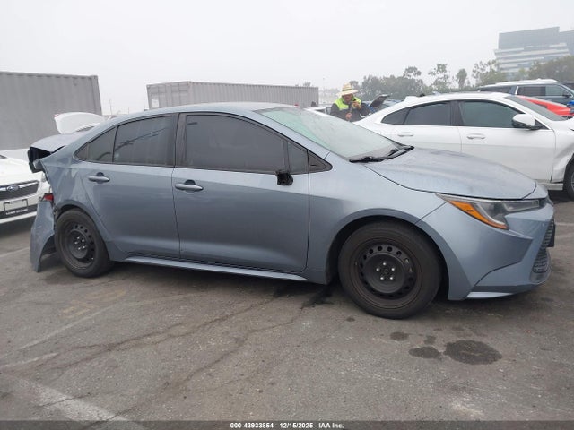 43933854 :رقم المزاد ، 5YFEPMAE9NP288729 vin ، 2022 Toyota Corolla Le مزاد بيع