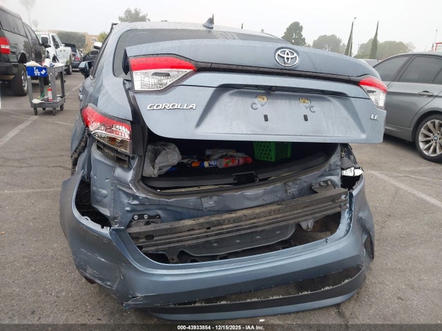 43933854 :رقم المزاد ، 5YFEPMAE9NP288729 vin ، 2022 Toyota Corolla Le مزاد بيع
