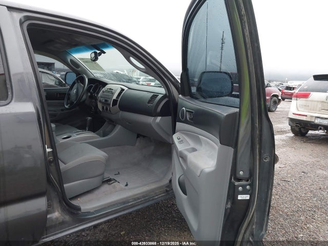 2010 Toyota Tacoma Base V6 მანქანა იყიდება აუქციონზე, vin: 3TMLU4EN7AM049806, აუქციონის ნომერი: 43933868