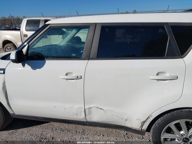 KIA SOUL + 2018 KNDJP3A51J7904007 Image 14