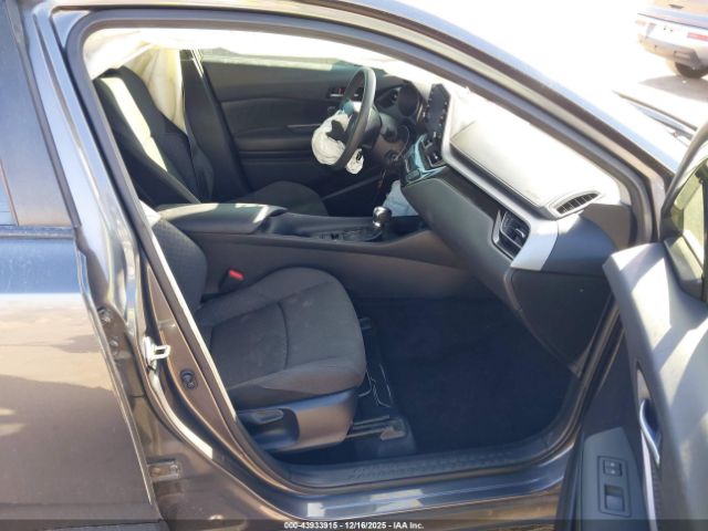 2021 TOYOTA C-HR JTNKHMBX7M1111580 Photo 4