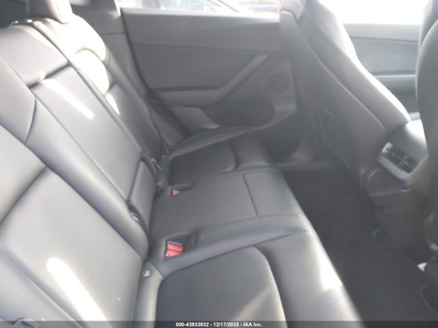 2021 TESLA MODEL Y 5YJYGDEE3MF076930 Photo 7