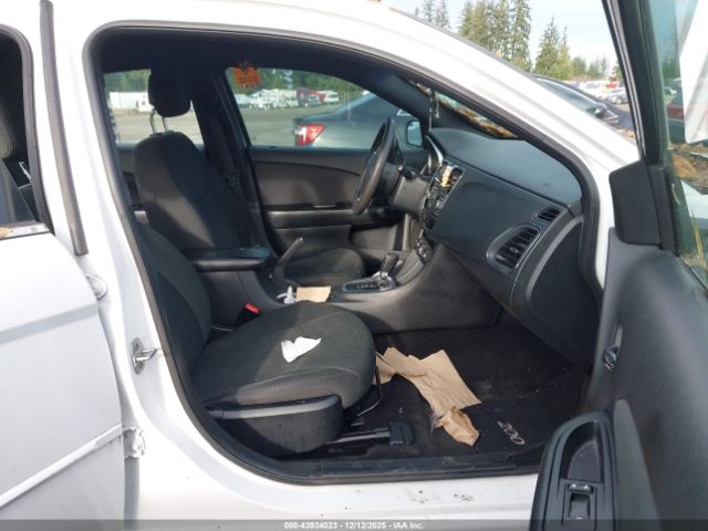 2011 CHRYSLER 200 1C3BC4FB3BN563957 Photo 4