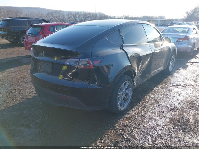2024 TESLA MODEL Y 7SAYGDEE6RA239156 Photo 3