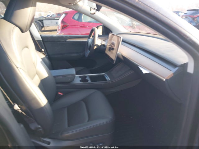 2024 TESLA MODEL Y 7SAYGDEE6RA239156 Photo 4