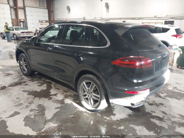 2016 PORSCHE CAYENNE WP1AA2A25GLA02461 Photo 2