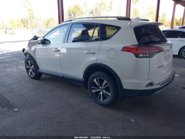 2018 TOYOTA RAV4 JTMRFREV4JD247742 Photo 2