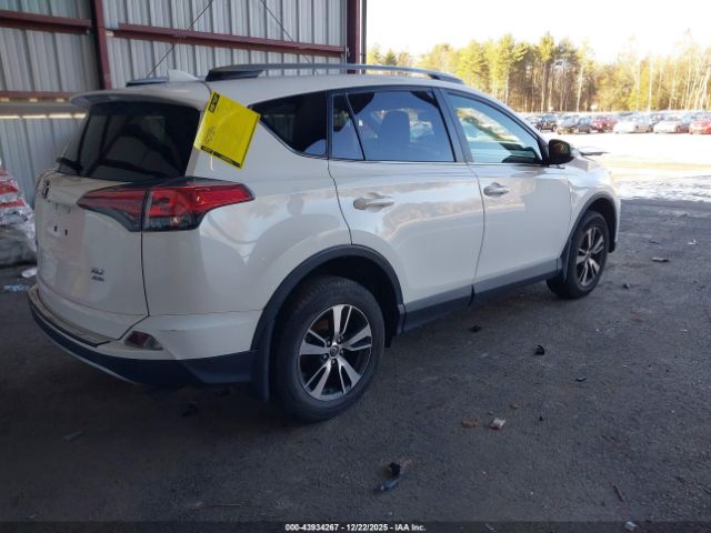 2018 TOYOTA RAV4 JTMRFREV4JD247742 Photo 3