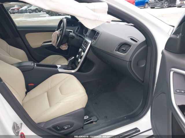 2016 VOLVO S60 YV1612TK5G2397889 Photo 4