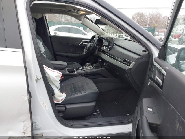 2023 MITSUBISHI OUTLANDER JA4J4UA87PZ060250 Photo 4