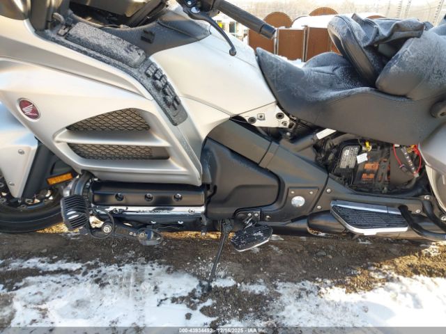 2016 HONDA GL1800 JH2SC68G3GK401102 Photo 8