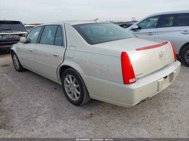2010 CADILLAC DTS 1G6KD5EY4AU137643 Photo 2