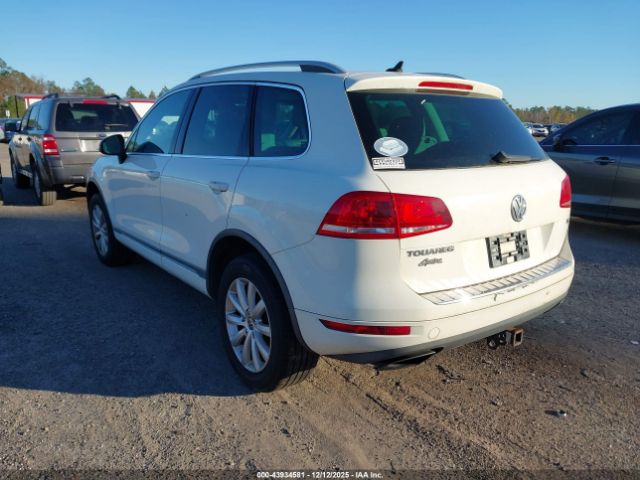2011 VOLKSWAGEN TOUAREG WVGFF9BP1BD001382 Photo 2