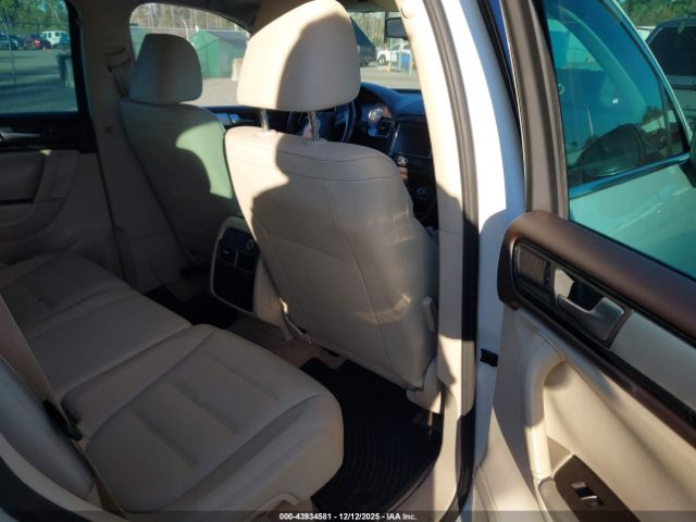 2011 VOLKSWAGEN TOUAREG WVGFF9BP1BD001382 Photo 7