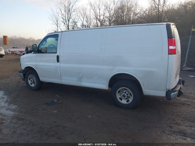 1GTW7AFP9N1266182 GMC Savana Cargo Rwd 2500 Regular Wheelbase Work Van