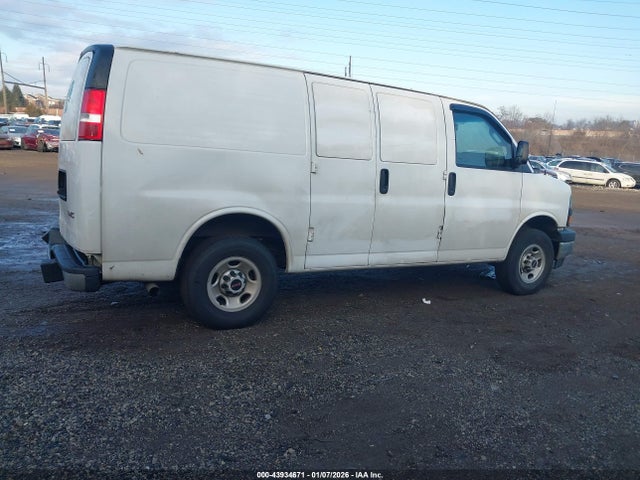 1GTW7AFP9N1266182 GMC Savana Cargo Rwd 2500 Regular Wheelbase Work Van