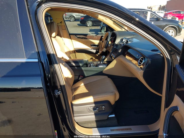2017 BENTLEY BENTAYGA SJAAC2ZV4HC015750 Photo 4