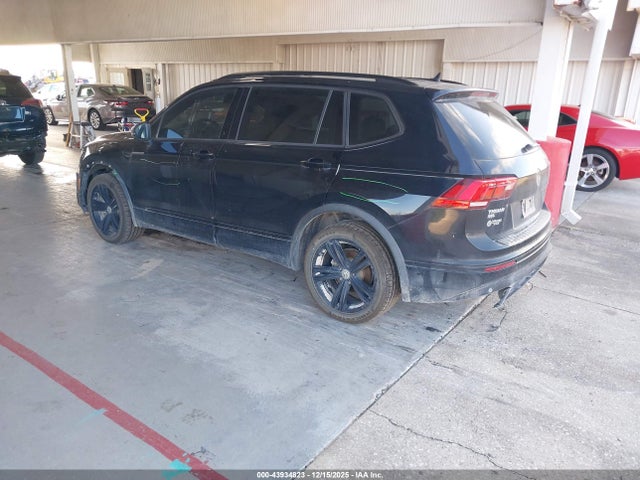 2019 VOLKSWAGEN TIGUAN 3VV3B7AX0KM082633 Photo 2