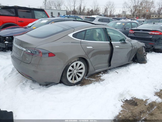 2016 TESLA MODEL S 5YJSA1E27GF143285 Photo 3