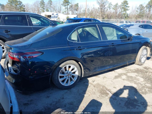 4T1C11AK5MU569937 Toyota CAMRY LE