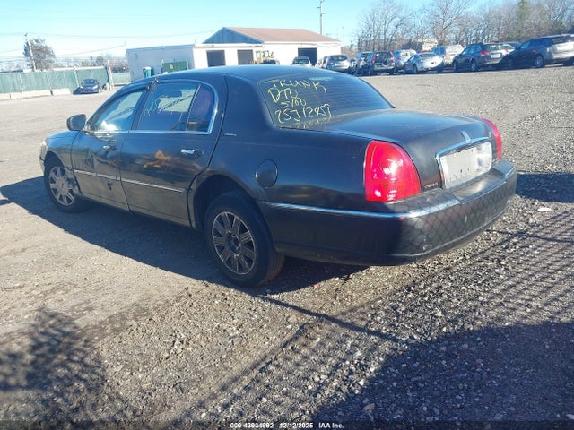 Продажа на аукционе авто 2004 Lincoln Town Car Signature, vin: 1LNHM81W94Y610037, номер лота: 43934992