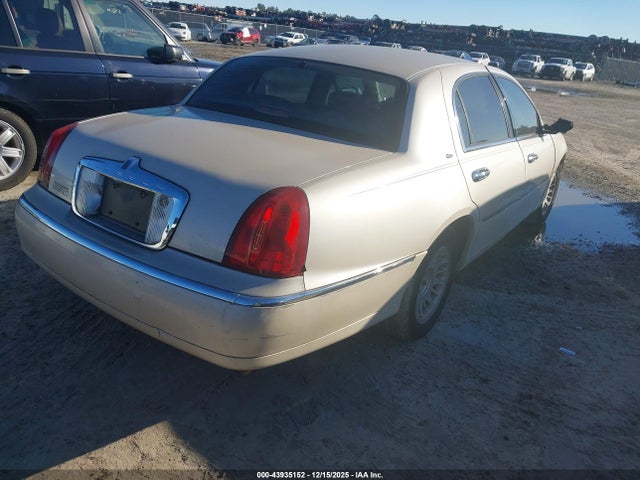 43935152 :رقم المزاد ، 1LNHM83W2YY913874 vin ، 2000 Lincoln Town Car Cartier مزاد بيع