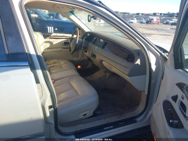 43935152 :رقم المزاد ، 1LNHM83W2YY913874 vin ، 2000 Lincoln Town Car Cartier مزاد بيع
