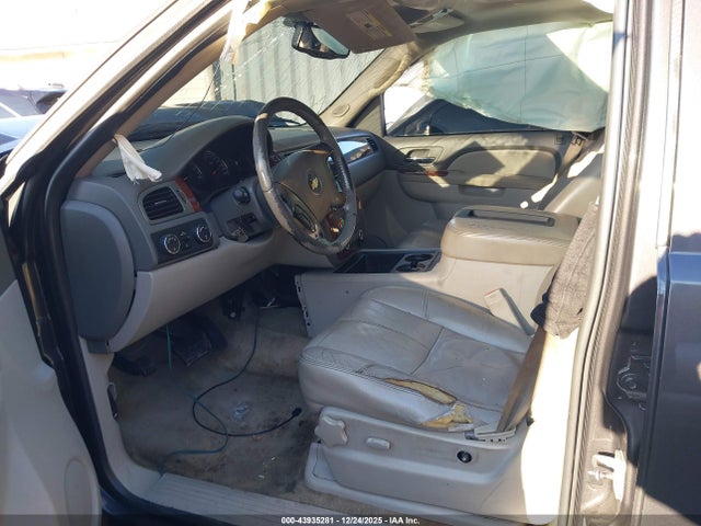 2011 CHEVROLET TAHOE 1GNSKBE04BR260818 Photo 4