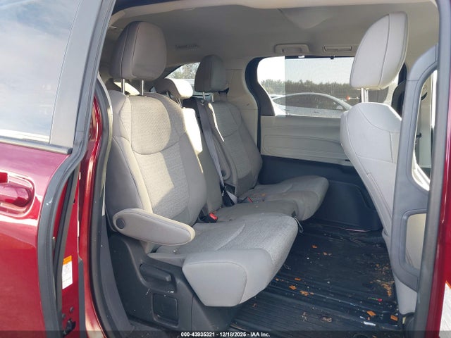 5TDKSKFC1RS117953 Toyota SIENNA LE