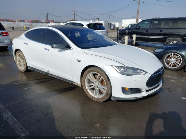 2015 TESLA MODEL S 5YJSA1E12FF118638 Photo 0