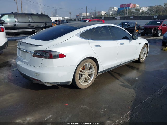 2015 TESLA MODEL S 5YJSA1E12FF118638 Photo 3