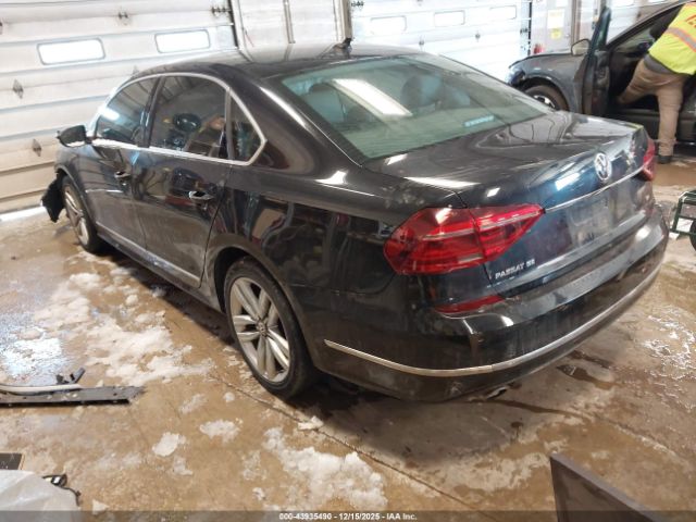 2017 VOLKSWAGEN PASSAT 1VWGT7A3XHC031271 Photo 2