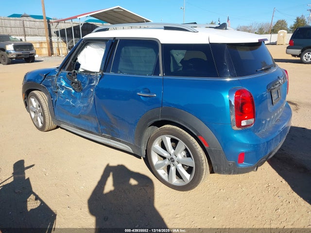 2017 MINI COUNTRYMAN WMZYT3C38H3D98332 Photo 2
