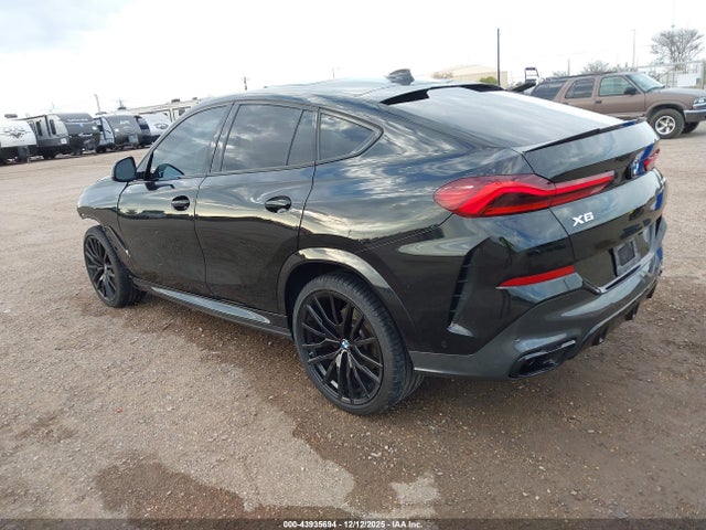 2022 BMW X6 5UXCY6C06N9N33881 Photo 2