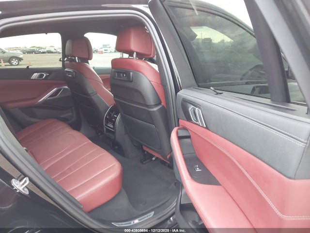 2022 BMW X6 5UXCY6C06N9N33881 Photo 7