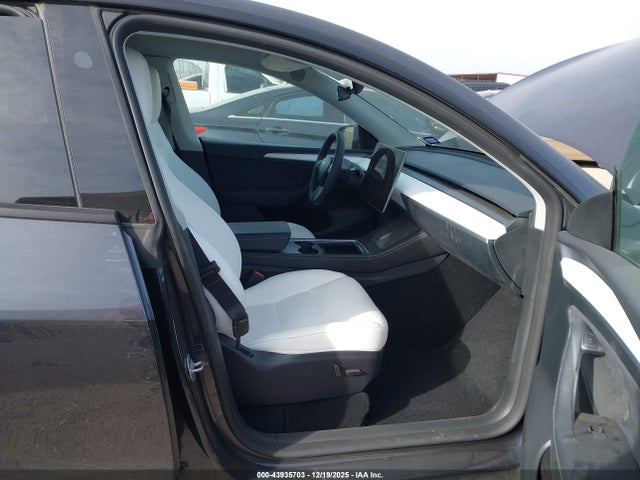 2024 TESLA MODEL Y 7SAYGAEE1RF153562 Photo 4