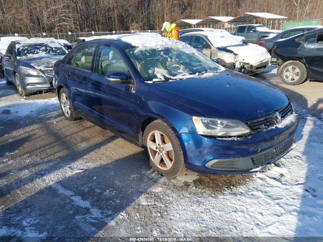 43935743 :رقم المزاد ، 3VWD17AJ5EM379545 vin ، 2014 Volkswagen Jetta 1.8t Se مزاد بيع