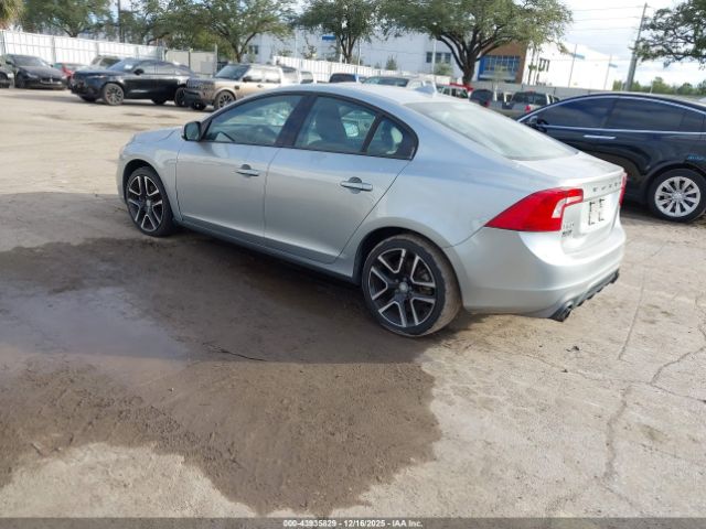 2018 VOLVO S60 YV126MFL3J2454940 Photo 2