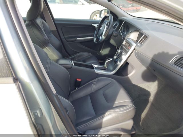 2018 VOLVO S60 YV126MFL3J2454940 Photo 4