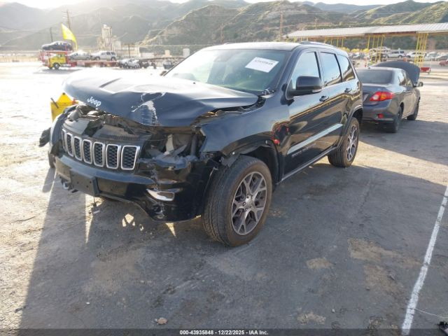 2018 JEEP GRAND CHEROKEE 1C4RJEBGXJC268940 Photo 1