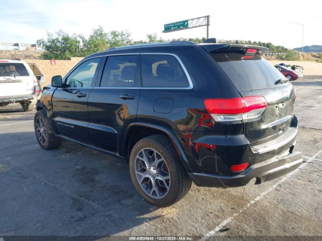 2018 JEEP GRAND CHEROKEE 1C4RJEBGXJC268940 Photo 2
