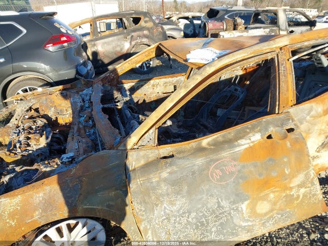 4T1G11AK6NU693041 Toyota CAMRY SE