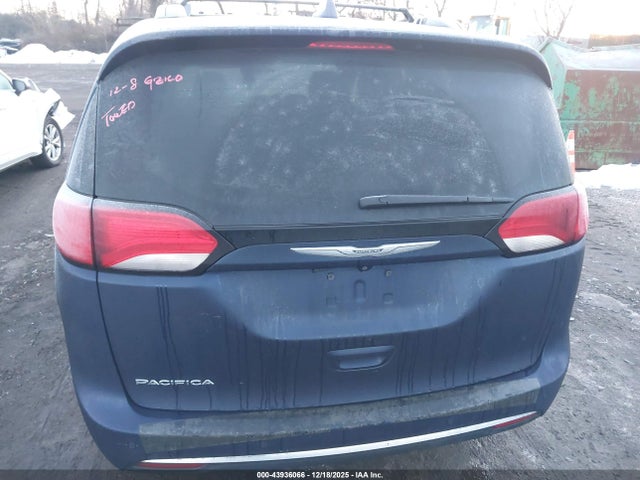 Продажа на аукционе авто 2017 Chrysler Pacifica Touring-l, vin: 2C4RC1BG7HR633935, номер лота: 43936066