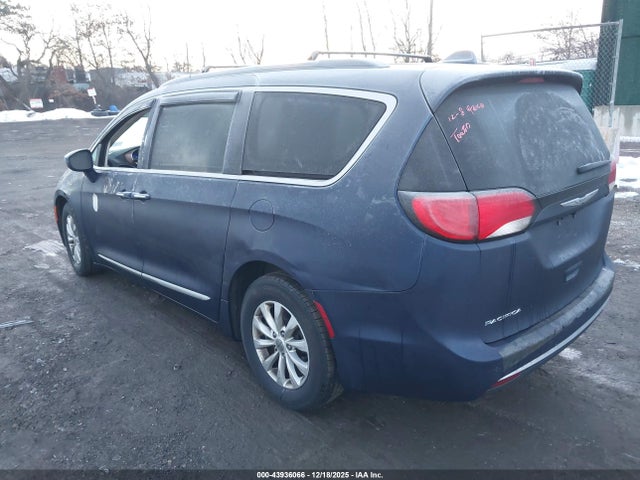 Продажа на аукционе авто 2017 Chrysler Pacifica Touring-l, vin: 2C4RC1BG7HR633935, номер лота: 43936066