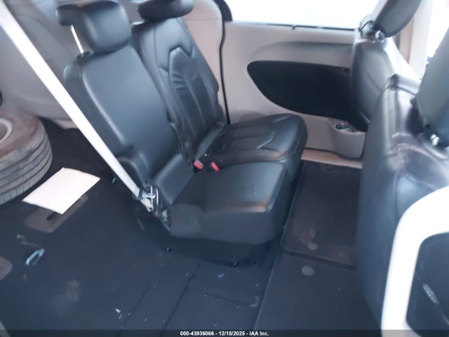 Продажа на аукционе авто 2017 Chrysler Pacifica Touring-l, vin: 2C4RC1BG7HR633935, номер лота: 43936066