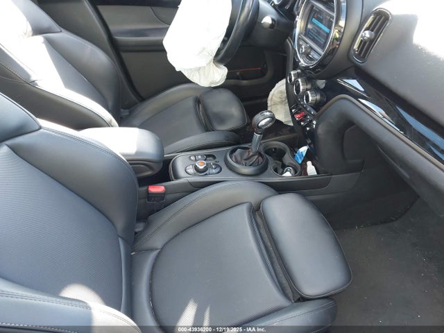 2019 MINI COUNTRYMAN WMZYT3C53K3E94703 Photo 4