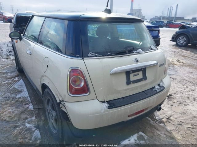 2011 MINI COOPER WMWSU3C59BT092486 Photo 2