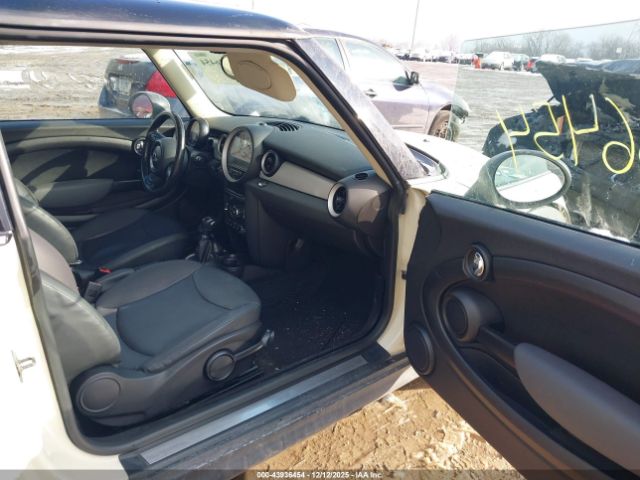 2011 MINI COOPER WMWSU3C59BT092486 Photo 4