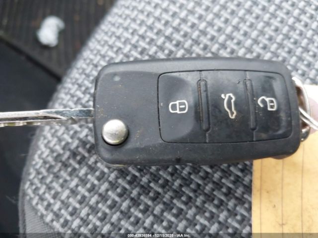 2017 VOLKSWAGEN BEETLE 3VWF17AT1HM610309 Photo 10